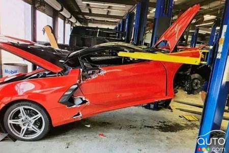 New Chevy Corvette C8 Falls off Lift at Dealership, Is Destroyed